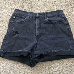 Never worn levis! Great quality + stretchy material!